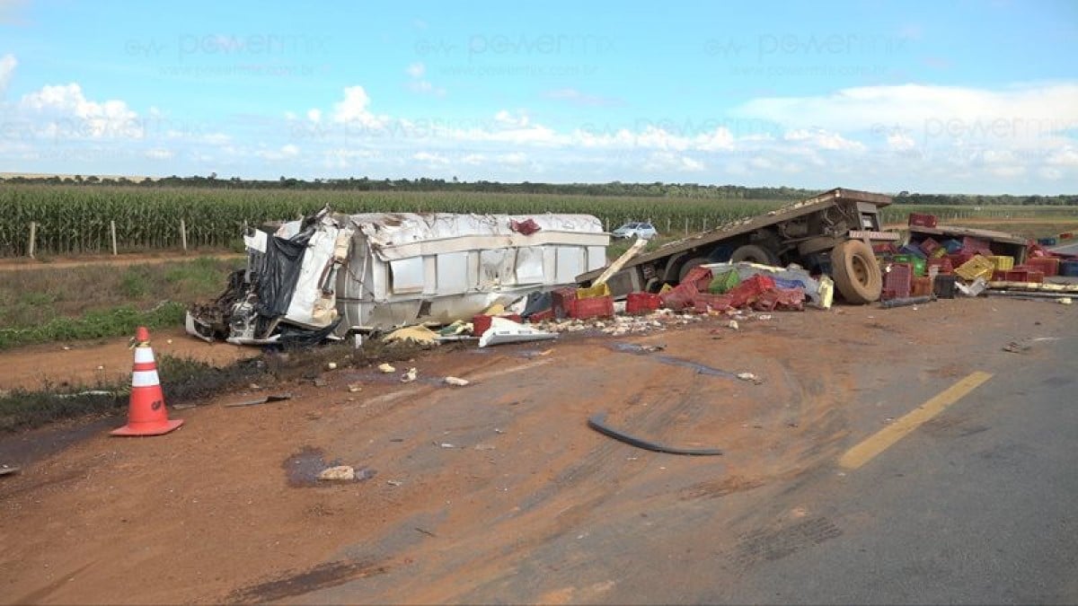 Identificados motoristas que morreram em acidente que envolveu três carretas em Nova Mutum