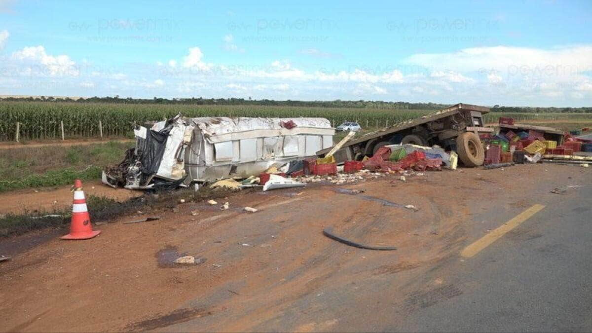 Identificados motoristas que morreram em acidente que envolveu três carretas em Nova Mutum