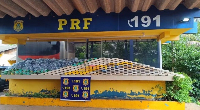 PRF apreende quase 287 kg de drogas em ônibus na BR-070 em Mato Grosso