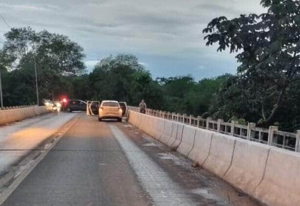 Suspeitos morrem após roubo de veículo e sequestro de motorista em Cuiabá