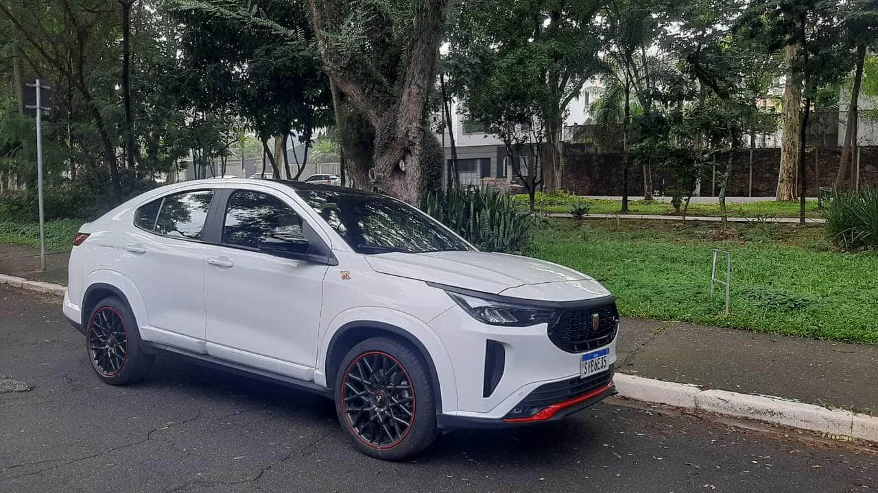 Comemoramos os 75 anos da marca avaliando o Abarth Fastback que tem motorização turbo com 185 cavalos de potência