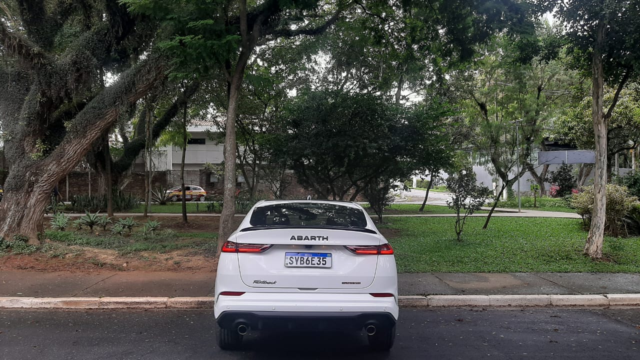 Comemoramos os 75 anos da marca avaliando o Abarth Fastback que tem motorização turbo com 185 cavalos de potência