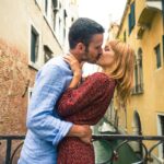 Casal viajando em Veneza, Itália - Fotos do Canva