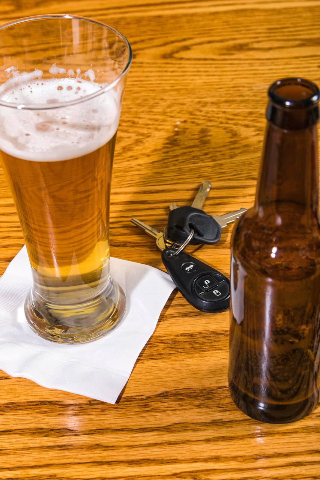Drinking and driving - beer glass and car keys - Fotos do Canva
