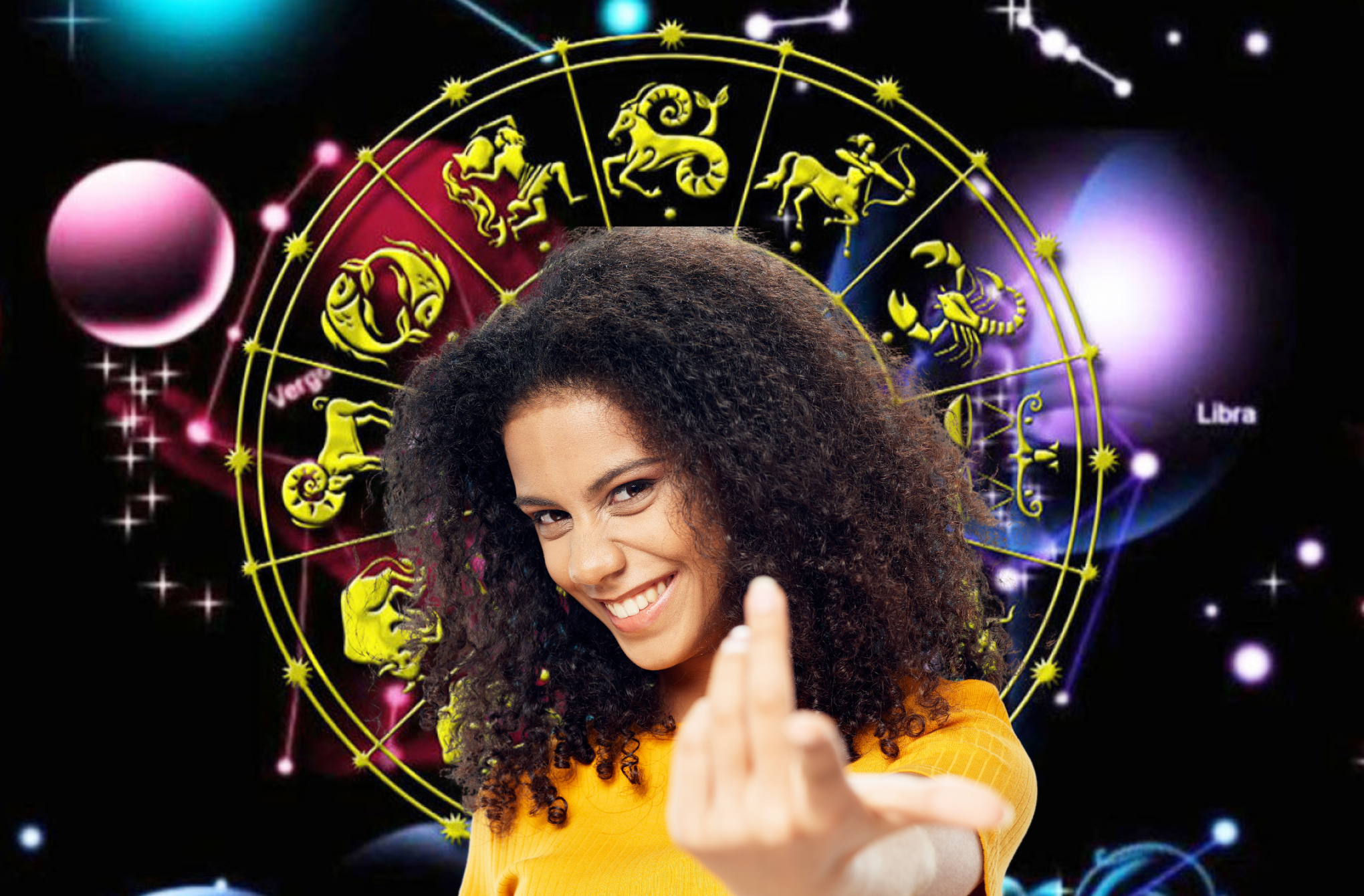 Muito Feliz a mulher sobre as previsões de seu signo do zodiaco