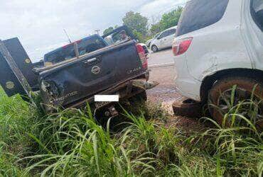 Um acidente entre dois carros na manhã desta terça-feira (09) registrado na estrada da Guia deixou 5 feridos,.