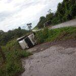 Carreta bloqueia BR-163 em Lucas do Rio Verde na madrugada desta sexta-feira (12)