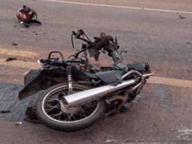Motociclista morre em colisão com carreta na MT-130 em Rondonópolis