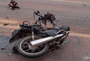 Motociclista morre em colisão com carreta na MT-130 em Rondonópolis