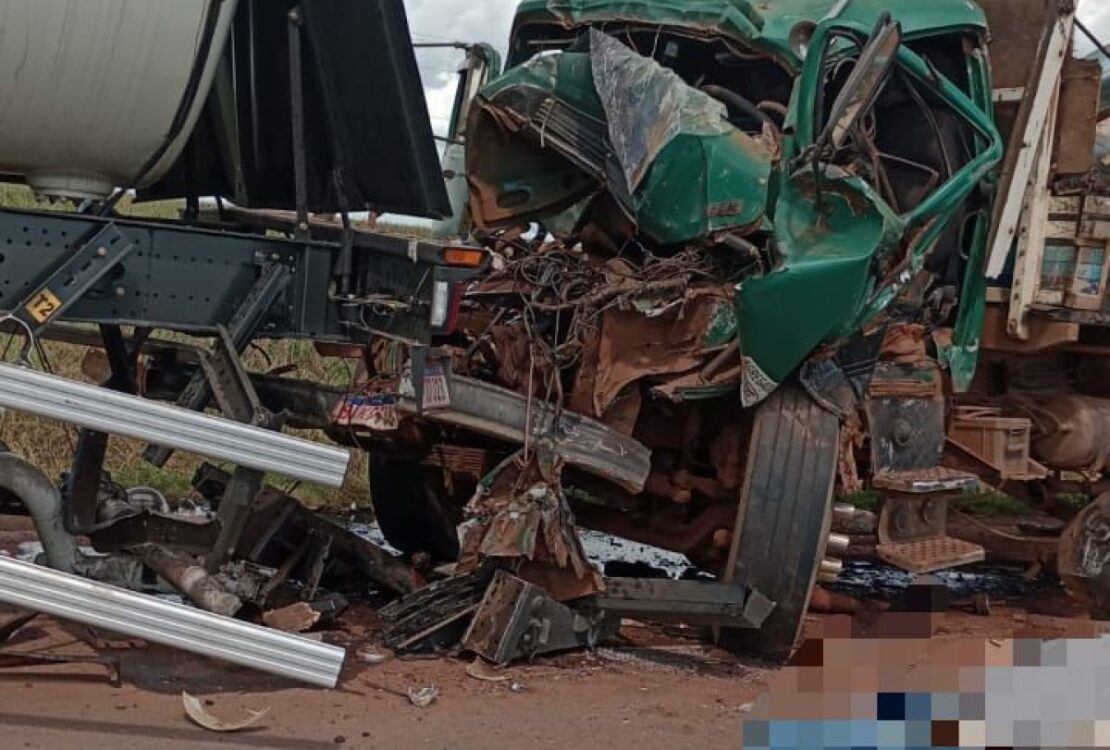 Motorista fica ferido em acidente entre caminhão e carreta-tanque na BR-163 em Lucas do Rio Verde