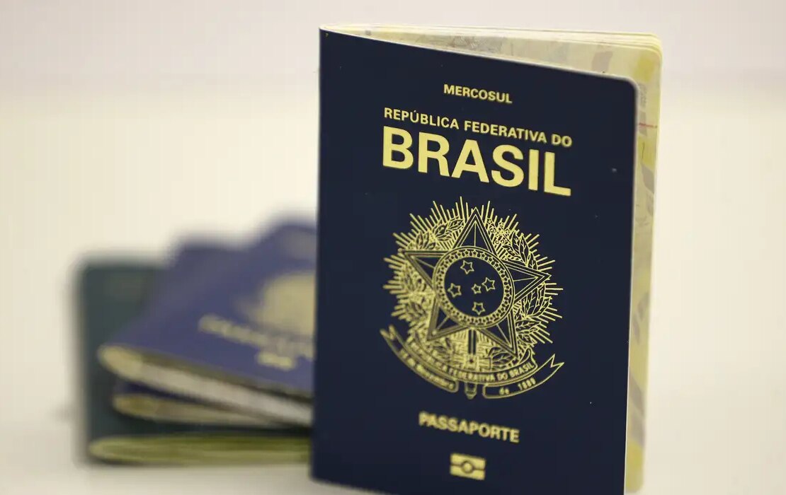 Passaporte brasileiro. Por: Marcelo Camargo/Agência Brasil