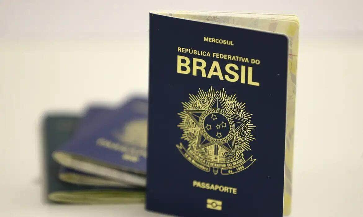 Passaporte brasileiro. Por: Marcelo Camargo/Agência Brasil