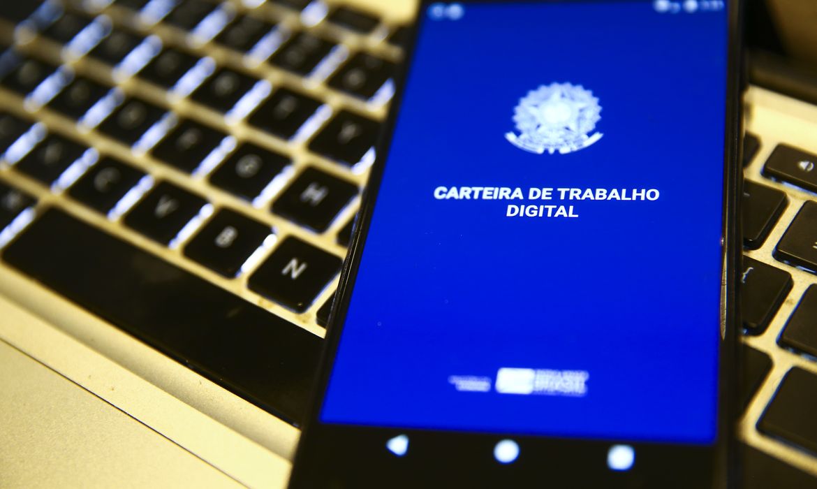 Carteira de trabalho digital. Por: Marcelo Camargo/Agência Brasil