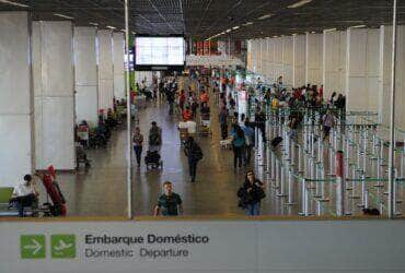 Saida para o feriado de Carnaval no aeroporto de Brasília (Elza Fiúza/Agência Brasil)