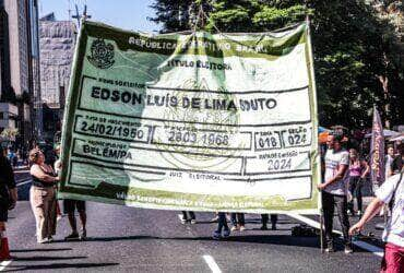 São Paulo. 21/04/2024 Campanha usa título de eleitor gigante para chamar jovens para votar. FOTOS Fernando Cavalcanti