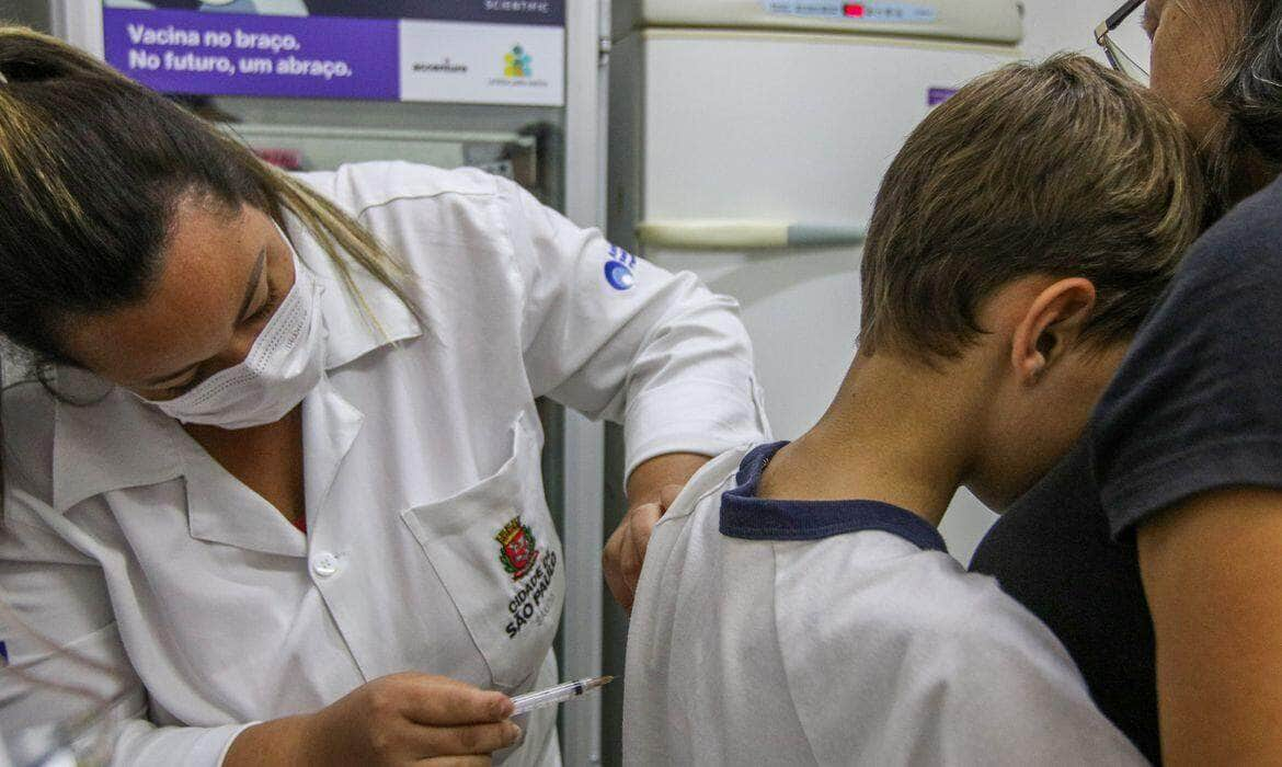 São Paulo (SP), 04/04/2024 - Primeiro dia de vacinação contra dengue em crianças de 10 a 14 anos na Unidade Básica de Saúde - UBS Vila Jaguara, na região oeste. Foto: Rovena Rosa/Agência Brasil