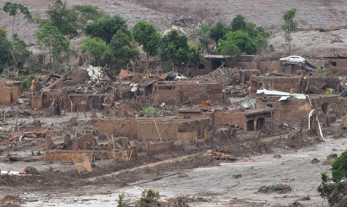 Mariana (MG) - Distrito de Bento Rodrigues, em Mariana (MG), atingido pelo rompimento de duas barragens de rejeitos da mineradora Samarco (Antonio Cruz/Agência Brasil) Por: Antonio Cruz/ Agência Brasil