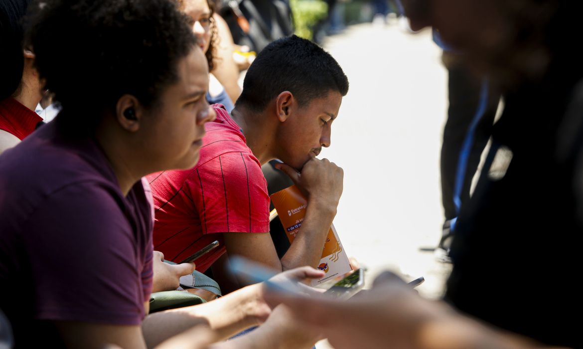 São Paulo (SP) 05/11/2023 - Estudantes e pais na Universidade Paulista no bairro do Paraiso . Foto: Paulo Pinto/Agência Brasil