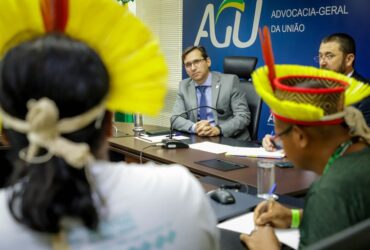 Lideranças indígenas Caiapós e representantes da AGU dialogam sobre direito à terra - Foto: Renato Menezes/AGU