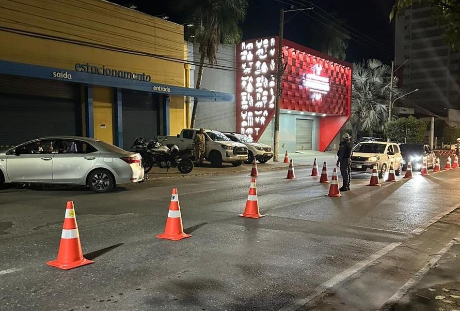 doze motoristas sao presos embriagados na avenida miguel sutil interna 2 2024 04 06 1314920823