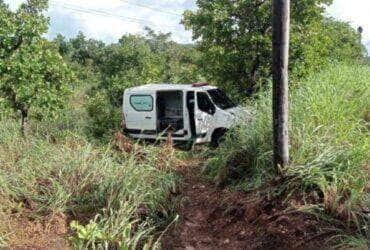 Ambulância capota na MT-251 e deixa cinco feridos