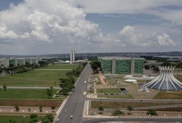 Brasília (DF), 03/11/2023, Catedral Metropolitana Nossa Senhora Aparecida - Catedral de Brasília e a Esplanada dos ministérios. Foto: Rafa Neddermeyer/Agência Brasil