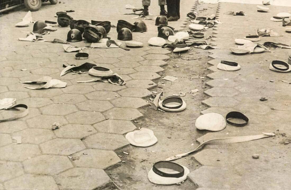 Rio de Janeiro (RJ) 20/03/2024 - Revolta dos Marinheiros no Rio de Janeiro em 25 de março de 1964 Os gorros dos marujos lançados à calçada simbolizavam a resistência contra a ordem de prisão dos organizadores de reunião comemorativa do segundo aniversário da Associação dos Marinheiros e Fuzileiros Navais, entidade considerada ilegal pela Marinha. Foto: Arquivo Nacional/Memórias Reveladas/Divulgação