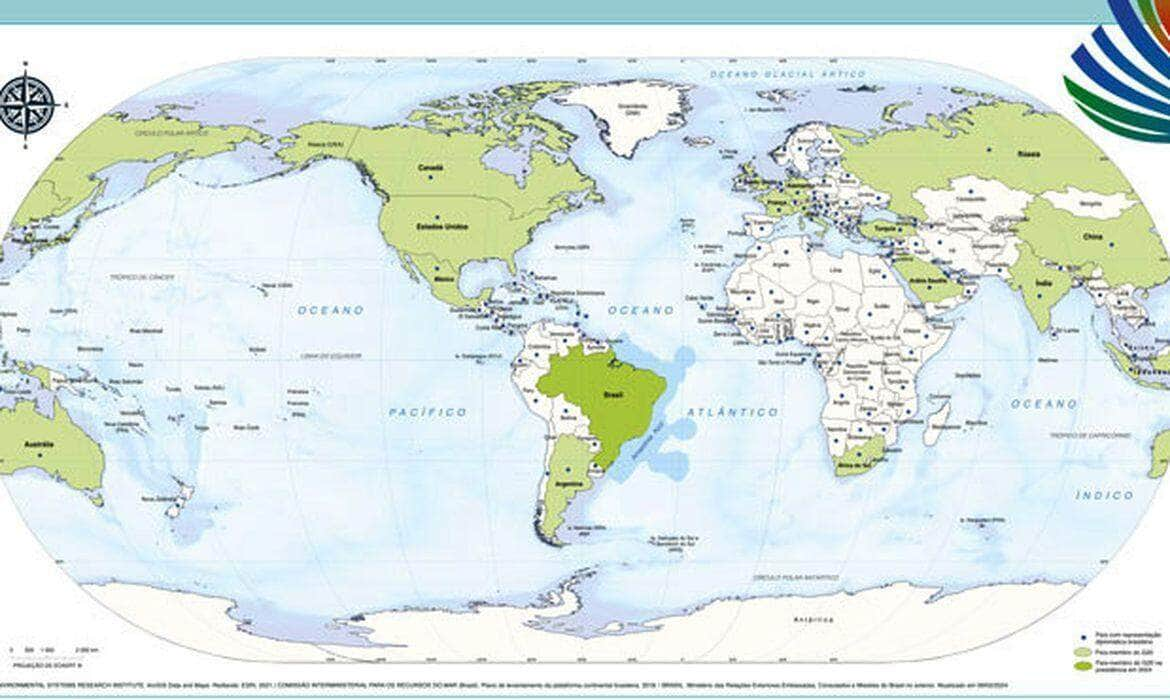 IBGE - Atlas Geográfico Escolar - Brasil no centro do Mapa Mundi. Arte: IBGE