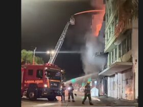Porto Alegre - Incêndio em pousada de Porto Alegre deixa pelo menos 10 mortos. Frame: CBMRS