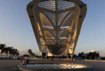 Vista do entardecer no Museu do Amanhã, na Praça Mauá. Por: Fernando Frazão/Agência Brasil
