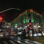 São Paulo (SP) 21/02/2024 - Prédios públicos na capital serão iluminados com as cores da bandeira da Itália hoje, marca dos 150 anos do início da imigração italiana no Brasil. Shopping Light. Foto: Paulo Pinto/Agência Brasil