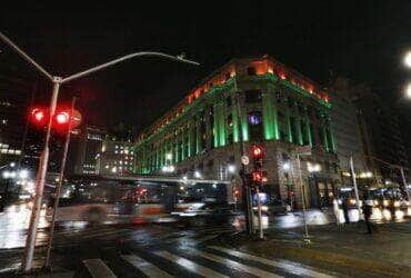 São Paulo (SP) 21/02/2024 - Prédios públicos na capital serão iluminados com as cores da bandeira da Itália hoje, marca dos 150 anos do início da imigração italiana no Brasil. Shopping Light. Foto: Paulo Pinto/Agência Brasil