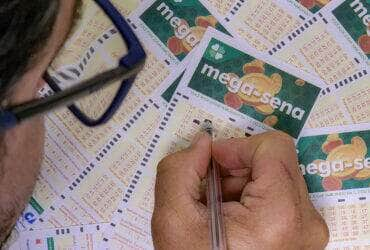 22/06/2023 - Brasília - Mega-Sena, concurso da Mega-Sena, jogos da Mega-Sena, loteria da Mega-Sena - Volantes da Mega Sena sendo preenchidos para apostas em casas lotéricas da Caixa. Foto: Rafa Neddermeyer/Agência Brasil/Arquivo