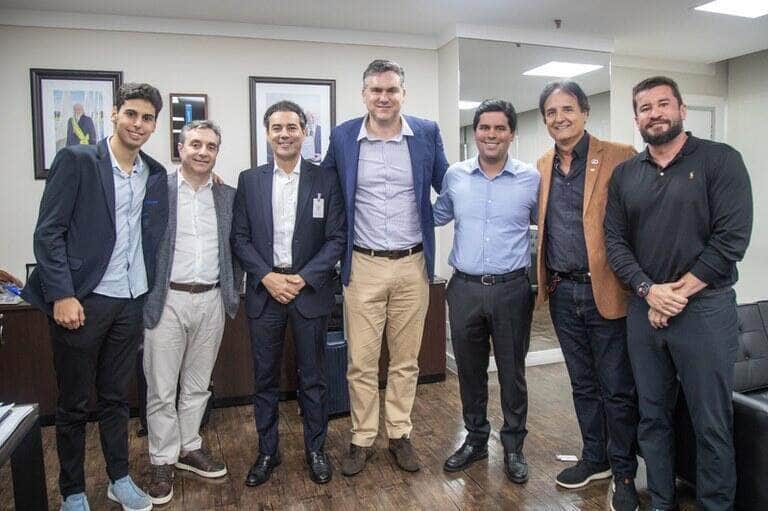 Ministério do Esporte recebe piloto brasileiro, uma promessa na Fórmula 1 -