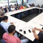 Ministro Luiz Marinho recebe trabalhadores da Eletrobras -