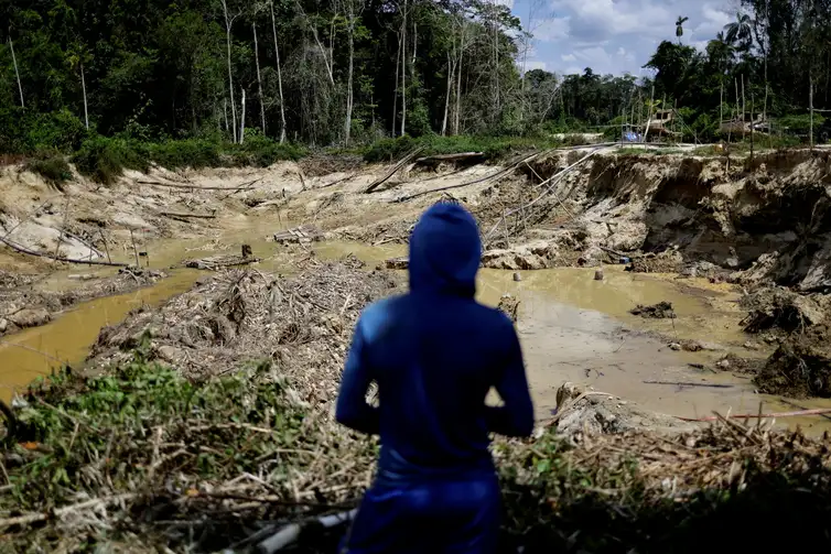 Mineração ilegal no Território Yanomami em Roraima 6/12/2023 REUTERS/Ueslei Marcelino