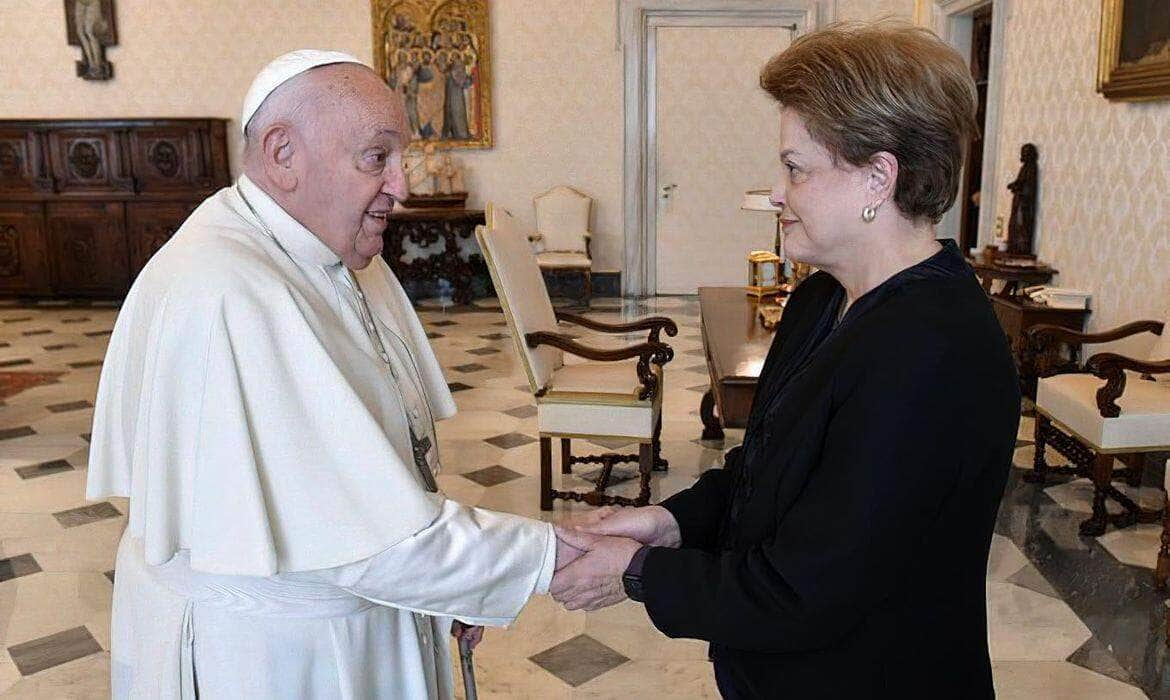 Papa Francisco recebe a ex-presidenta Dilma Rousseff. Foto: Vatican Media