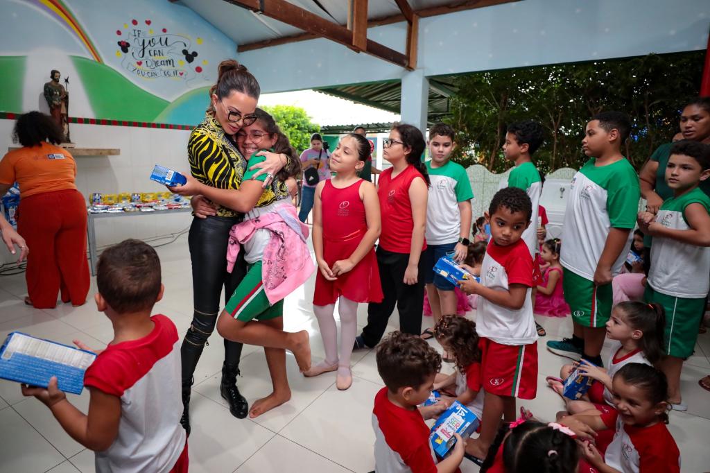 primeira dama de mt visita unidades escolares filantropicas e leva acoes de programas sociais interna 2 2024 04 17 2070737403