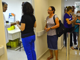 São Paulo - Primeiro dia de vacinação de idosos, gestantes e crianças até 5 anos, no Instituto de Infectologia Emílio Ribas, região central (Rovena Rosa/Agência Brasil)
