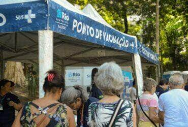 Rio de Janeiro (RJ), 13/04/2024 – População participa do dia D de vacinação contra a gripe, na Praça Afonso Pena, na Tijuca, zona norte da capital fluminense. Foto: Tomaz Silva/Agência Brasil