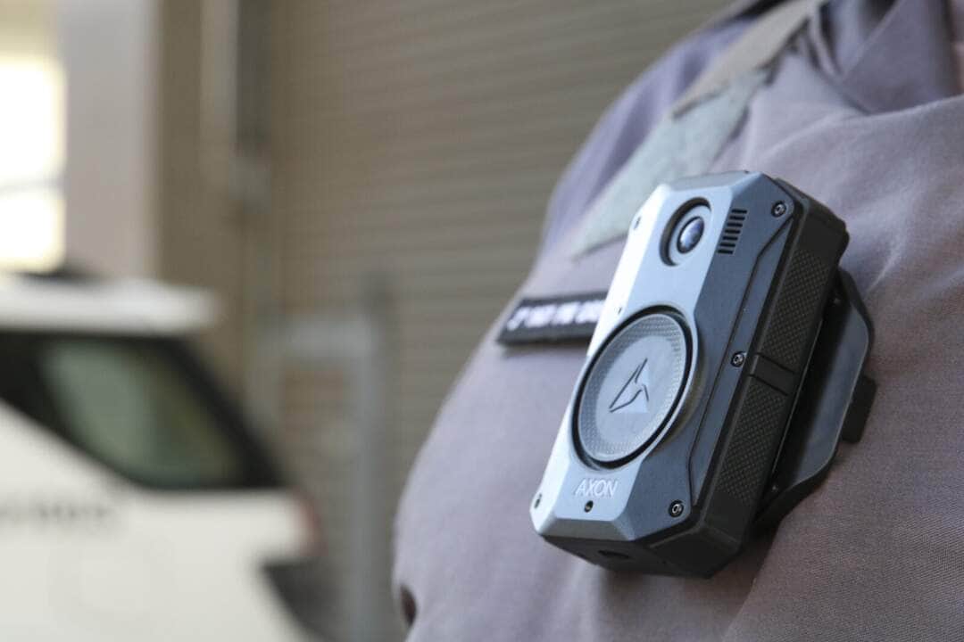 Uso de câmeras acopladas aos uniformes de policiais militares do estado de São Paulo para registro das suas ações, implementada em 18 unidades, ajudou a reduzir violência policial,trazendo resultados emblemáticos. Por: Rovena Rosa/Agência Brasil