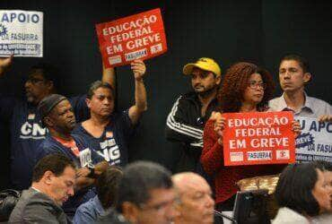 O ministro da Educação, Renato Janine, participa de audiência pública, promovida pela Comissão de Educação da Câmara dos Deputados (José Cruz/Agência Brasil)