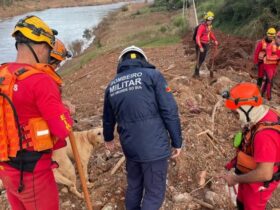 Bombeiros de Mato Grosso iniciam resgate de família soterrada no Rio Grande do Sul