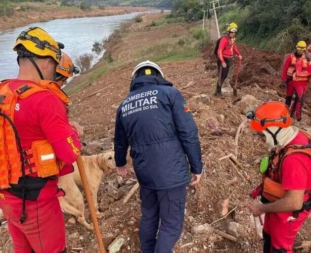 Bombeiros de Mato Grosso entram no 10º dia de buscas por família desaparecida nas enchentes do RS