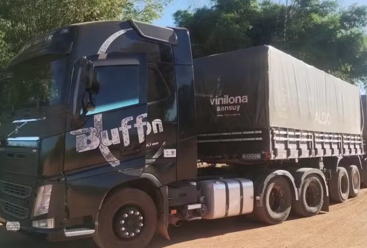 Motorista de caminhão é libertado de sequestro e carga de soja é recuperada em Mato Grosso
