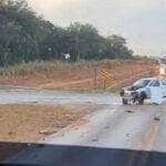 Colisão entre pick-up Strada e carreta na BR-163 é registrado em Nova Mutum