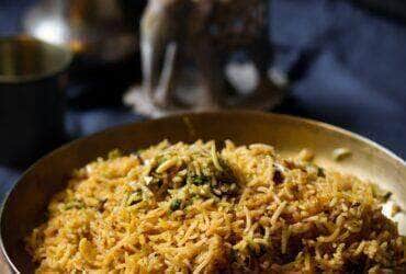 Arroz Amarelo em Tigela de Aço - Fotos do Canva