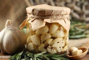 Como fazer alho em conserva