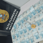 Valor foi encontrado por um cidadão que procurou a Polícia para comunicar os fatos.