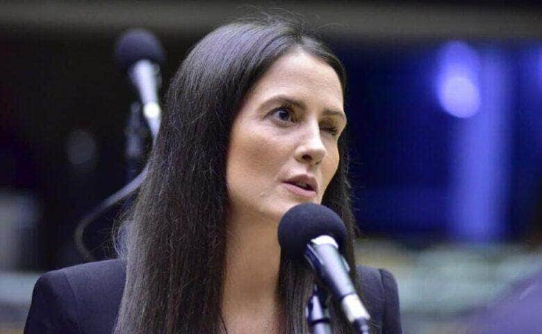 Deputada Amália Barros